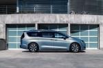 Chrysler Pacifica Hybrid Limited 2016 года